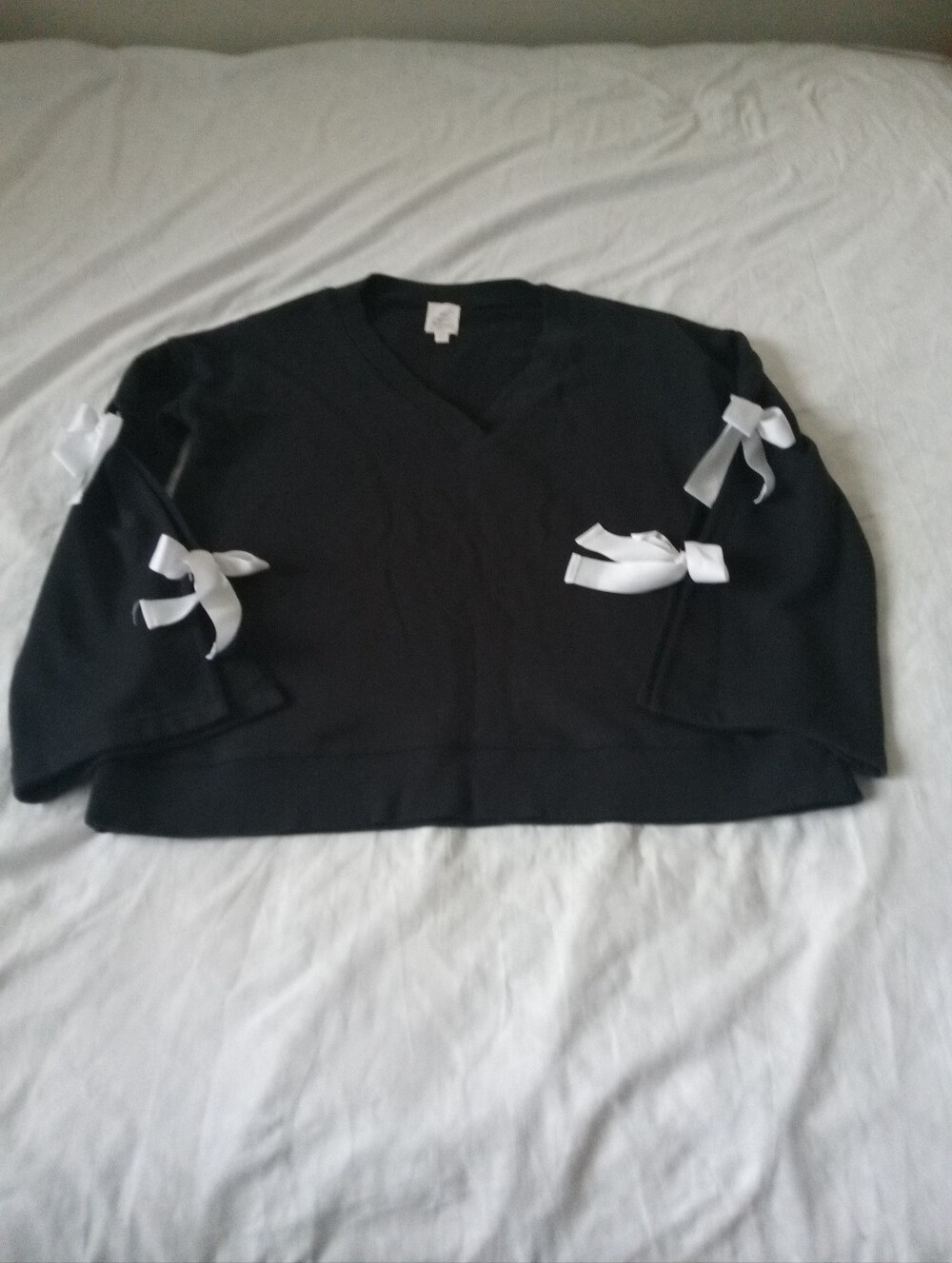Cinq A Sept Blue V-Neck Women's Sweatshirt with White Bow Details
